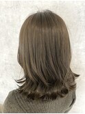 重めなのに重く見えない艶々ミディアムヘア