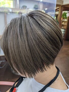 ナンバーエイト(number eight) ダークグレージュ大人可愛いツヤ感マックス切りっぱなしミニボブ