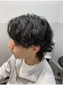 センターパートウルフ　波巻きパーマ　メンズパーマ