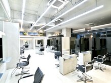 salon space...照明、材質までこだわり抜いた洗練された空間。