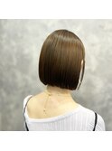 ベージュ×前下がりボブ
