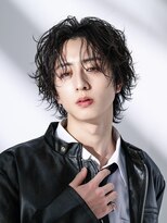 オーシャントーキョー(OCEAN TOKYO)&nbsp;【大人な色気】ミディアムセンターパート黒髪パーマウルフ