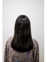 バングス(bangs)&nbsp;ナチュラルロングのアッシュ系トーンダウンカラー。