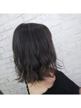 プライズ アイリス 池袋東口店(prize Iris) グレージュハイライト/タンバルモリ/切りっぱなしボブ 池袋東口