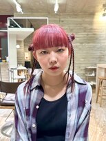ヲタク(wotaku.)&nbsp;レッドカラーハイトーンヘアアレンジぱっつん前髪デザインカラー