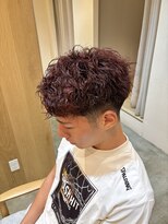 ソウスシア(SOURCE cia)&nbsp;刈り上げスパイラルパーマ×ボルドーカラー【佐藤和弥】