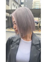 クヴェルアンドコー(Kvell&Co.)&nbsp;ホワイトグレージュ×切りっぱなしボブ