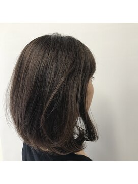 町上津役の美容室 ロブアッシュグレージュ
