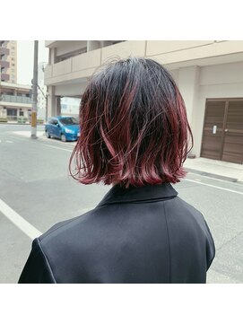 ポーズ(PAUSE) 切りっぱなしボブ×ビビッドピンク