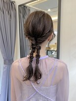ヘアーアイスカルテット(HAIR ICI QUARTET)&nbsp;20代30代大人可愛いお呼ばれスタイル編みおろしツイン