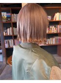 【aica】ハイトーンベージュカラー切りっぱなしボブスタイル
