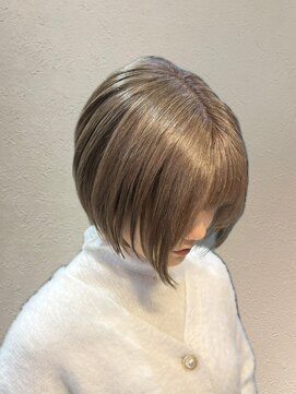 アイコニック 天神店(ICONIQ) 脱白髪染め/ミルクティーベージュ/ショートカット