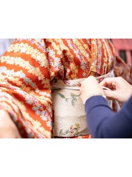 結婚式、卒業式、成人式などあなたの大切な日に。楽な着心地を意識した着付けで晴れの日を彩ります＊