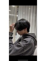 ミリ(milli Produce by ITAKURA) センターパート毛流れパーマ