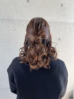 アチーブティルスマートサロン 豊川末広通店(achieve till Smart Salon)&nbsp;ヘアセット 華やかツヤ髪ハーフアップダウンスタイル 金箔