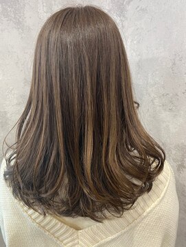 ハサミバイアトリエナガノ 千葉(8sami by atelier nagano) ショートボブ/センターパート/ツヤ髪/グラデーション/イヤリング