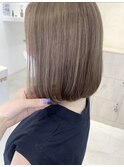 イメチェンホワイトブロンド外ハネボブ美髪ワイドバング