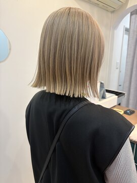 ホワイトベージュ