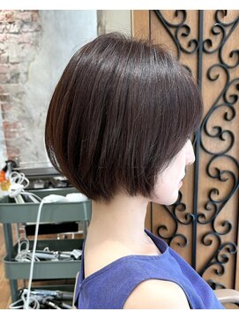 アフロート ルヴア(AFLOAT RUVUA) 【岩田莉奈】40代50代の似合わせカットで若見えショートボブ新宿