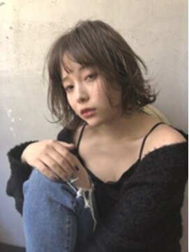 ランプ ヘアー(lamp hair) カールで作る透明感と抜け感スタイル