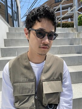 クオル 立川(QOL) 無造作パーマビジネスショートアップバングツーブロック刈り上げ