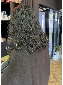 イイナヘアガレージ(117) 【117hairgarage】リアルパーマ_ランダムウェーブ_セミロング