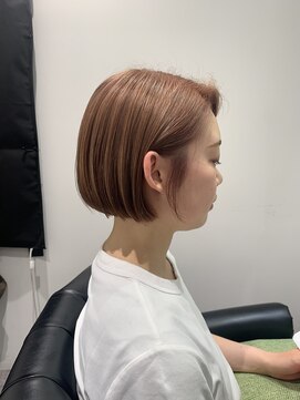 ジエクト アイロ(The Ect ilo) ピンクベージュハイトーンぱつっとボブ