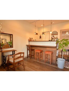 大型店が苦手な方にもオススメ◎アットホームな落ち着く空間で心も髪もリラックスしてお過ごし下さい。