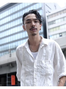 ランプ 代官山(the lamp) 黒髪刈り上げ センターパート フェードニュアンスパーマ