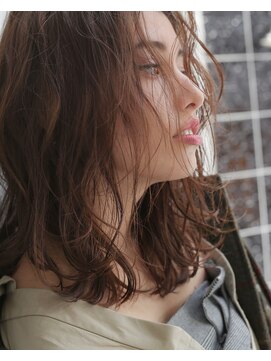 ガーデントウキョウ(GARDEN Tokyo) 〈GARDEN 田中麻由〉ゆったりウェーブで大人カワイイミデイアム