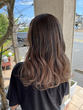 Yoshiつね さくら店 バレイヤージュカラー