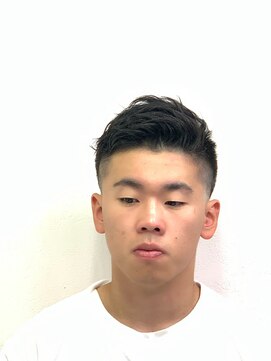 レオンOK アップバング七三パート系メンズカットベリーショートフェード風