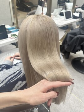 ロンド レア 天神大名店(Lond Le’a) 天神大名ハイトーンカラーホワイトブロンドワイドバング美髪天神