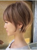 ショートヘアショートボブ白髪ぼかしハイライトカラーボブ