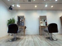 ヘアー スニップ(hair snip)の雰囲気(木目調の解放感溢れる店内でお待ちしております☆【上桂/桂】)