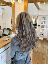 ギャラクシー ヘアードレッサーズ(galaxy hairdressers)&nbsp;ロングレイヤーアンブレラカラーグレージュ