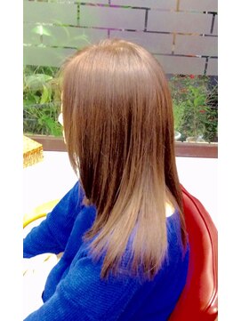 イヴァルヴ(EVOLVE) ツヤ髪大人可愛いロングヘアナチュラルブラウンフェイスレイヤー