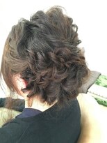マルサンカクシカクプラスヘアー(〇△□＋Hair.)&nbsp;ルーズなアレンジ