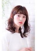 ピンクベージュorインナーグレージュの長めバングのマチルダボブ