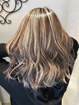 ブリーチカラーで"ワンランク上"のオシャレなヘアカラーに！デザインカラーであなたのなりたい髪色へ♪