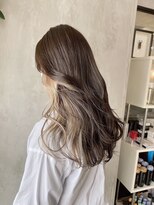 サクラ オモテサンドウ(SAKURA)&nbsp;インナーカラーグレーベージュグレージュカラー後れ毛大人女子