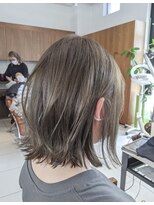 クリーム(CREAM) レイヤーボブ　切りっぱなしボブ　グレージュ　結べるボブ