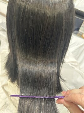 エスカーラ 表参道(THE ESCALA) @shino_ne197/ミディアムストレート/ショコラアッシュ