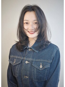 オグジュアリー 表参道(aux.) 雰囲気ある内巻きレイヤースタイル