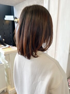 キャアリー(Caary) 福山人気レイヤーカットミディアムワンカールアレンジ20代30代夏