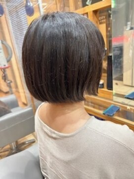 スタジオ アルファプラス 日暮里店(studio α+) ステップボーンカットカットボブショートハイライト白髪ぼかし