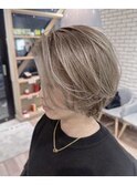 ハイトーングレージュ