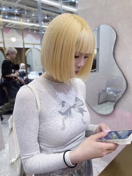 ロンド レア 天神大名店(Lond Le’a) ホワイトブロンド/外ハネボブ/美髪/ワイドバング/ブルーブラック