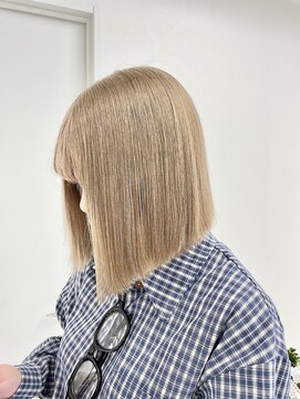 ギア(GEAR.) ケアブリーチ使用◎切りっぱなしボブ×ミルクティーベージュ
