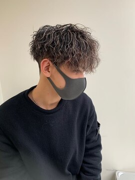 イーラ(era) 波打ちツイストスパイラルパーマ　ホワイトメッシュ